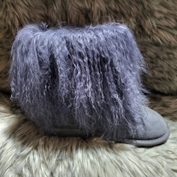 Women's black BearPaw Boo boots size 9. - Picture 5 of 9